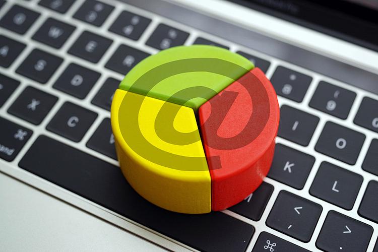 互联网数据服务 从信息流动到智能决策的数字引擎